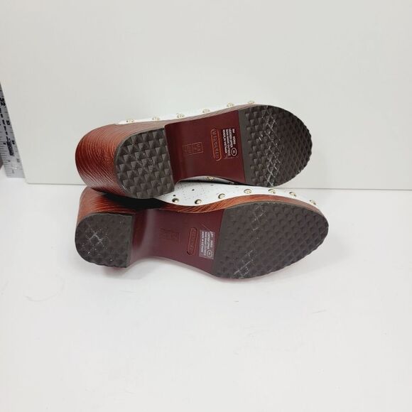 Aerosoles Doris White Perforated Clogs Size 8 Like New! - Picture 5 of 8